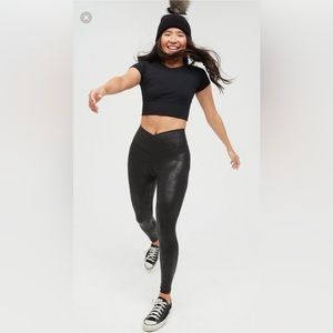 OFFLINE By Aerie The Hugger Crossover High
Waisted Crackle Legging size …